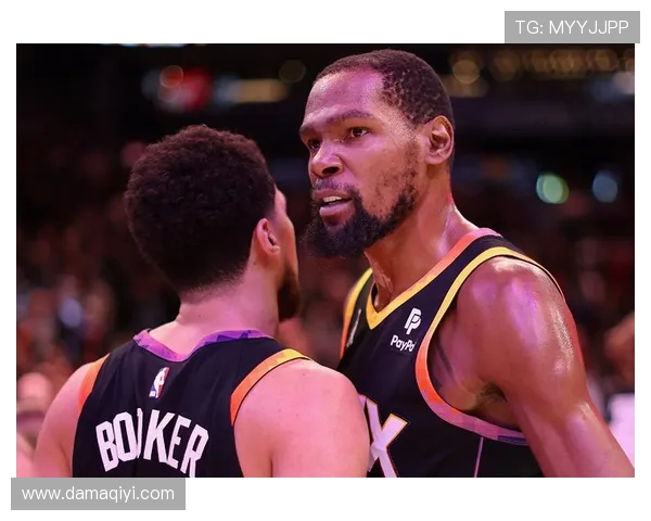 休斯顿火箭与森林狼激战正酣双方球员全力以赴争夺胜利荣耀