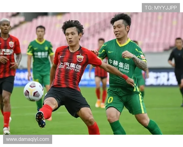 深入探讨上海足球队在比赛中的灵活性表现与数据分析的关系